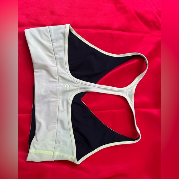 Reversible Lululemon bra size 4 - Picture 3 of 4